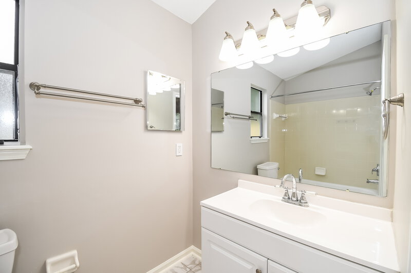 1,555/Mo, 2610 Malibu Cir Orange Park, FL 32065 Main Bathroom View
