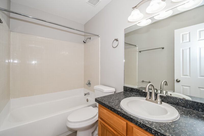 1,585/Mo, 8469 Rampart Rd Jacksonville, FL 32244 Main Bathroom View