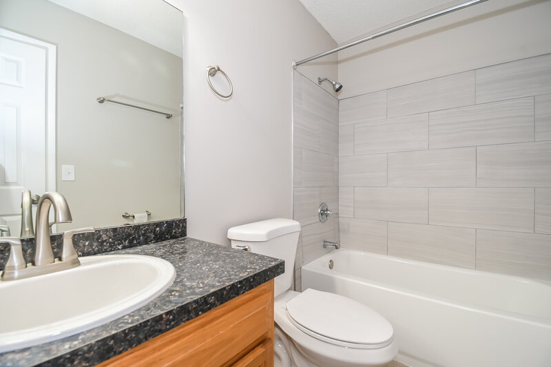 1,585/Mo, 8469 Rampart Rd Jacksonville, FL 32244 Bathroom View