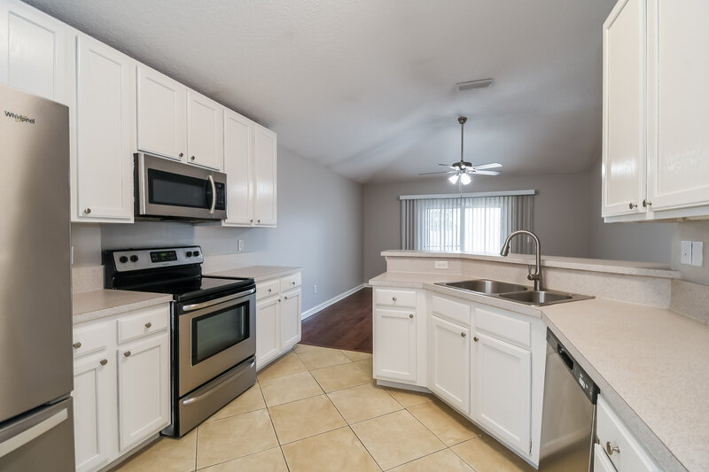 1,820/Mo, 8323 Staplehurst Dr W Jacksonville, FL 32244 Kitchen View
