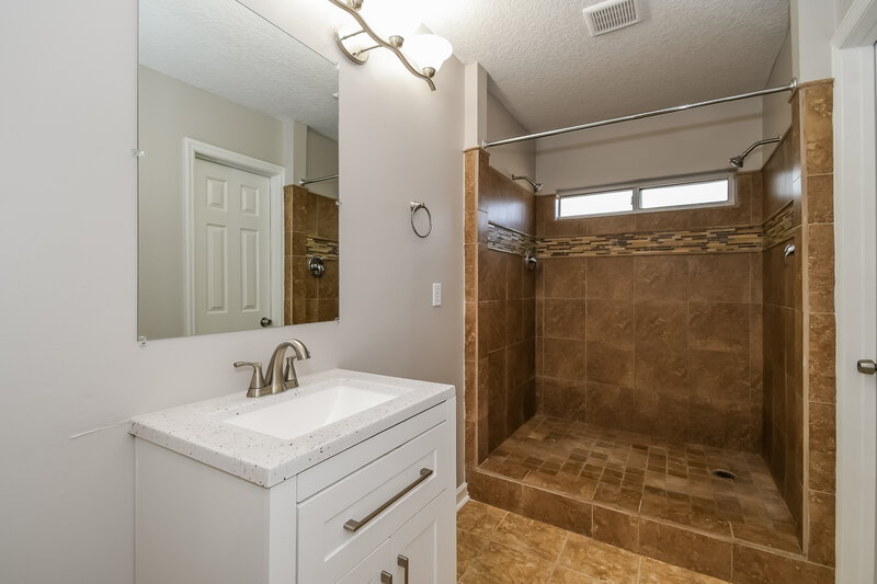 1,820/Mo, 8323 Staplehurst Dr W Jacksonville, FL 32244 Main Bathroom View