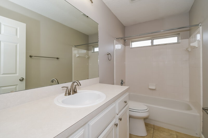 1,820/Mo, 8323 Staplehurst Dr W Jacksonville, FL 32244 Bathroom View