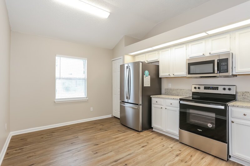 2,000/Mo, 1156 Radis Pl Jacksonville, FL 32225 Kitchen View