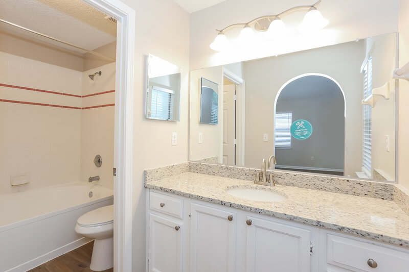 2,000/Mo, 1156 Radis Pl Jacksonville, FL 32225 Main Bathroom View