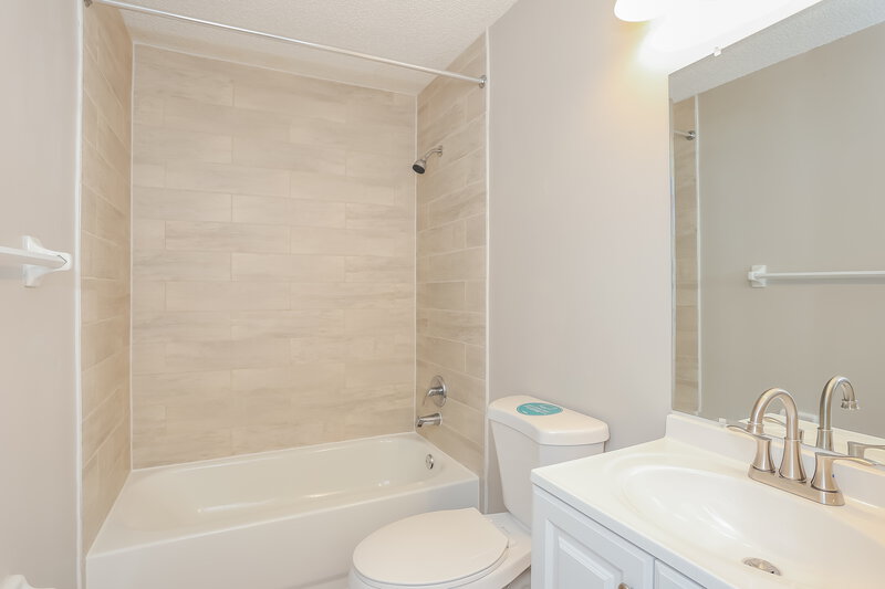 2,000/Mo, 1156 Radis Pl Jacksonville, FL 32225 Bathroom View