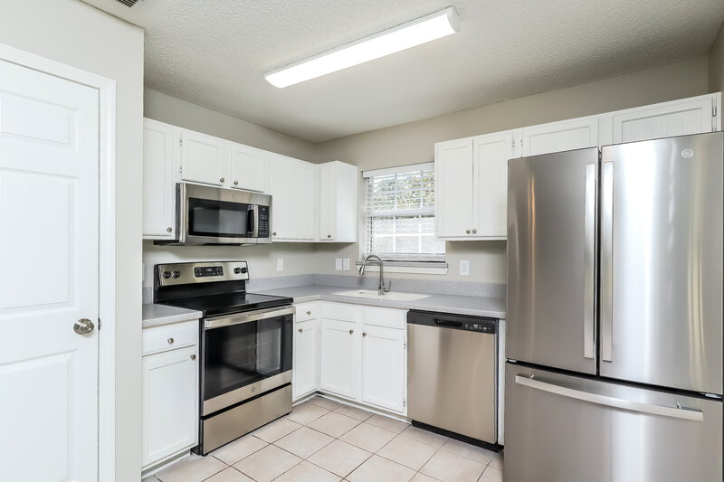 2,890/Mo, 1142 Windy Willows Dr Jacksonville, FL 32225 Kitchen View 2