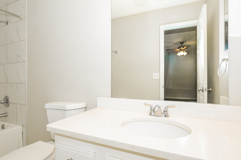 2,230/Mo, 1142 Windy Willows Dr Jacksonville, FL 32225 Main Bathroom View 2