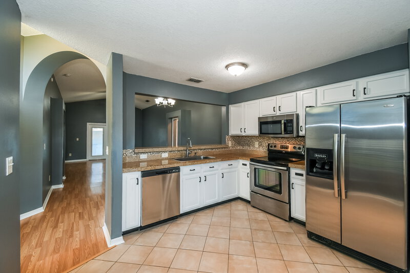 1,700/Mo, 1531 Slash Pine Ct Orange Park, FL 32073 Kitchen View 2