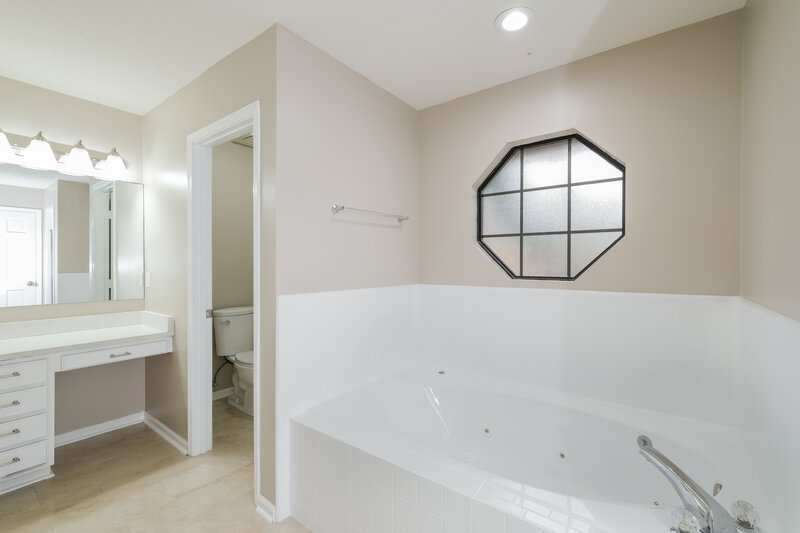 2,650/Mo, 1590 Rain Bird Ct Jacksonville, FL 32225 Main Bathroom View