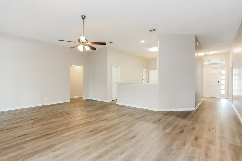 2,410/Mo, 4358 Jiggermast Ave Jacksonville, FL 32277 Living Room View 2
