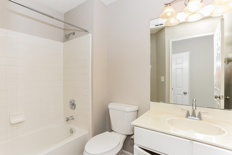2,410/Mo, 4358 Jiggermast Ave Jacksonville, FL 32277 Bathroom View