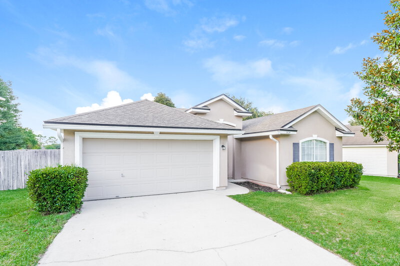 1,900/Mo, 2824 Cross Creek Dr Green Cove Springs, FL 32043 Front View