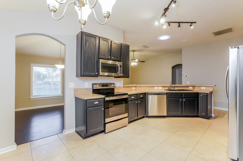 1,900/Mo, 2824 Cross Creek Dr Green Cove Springs, FL 32043 Kitchen View