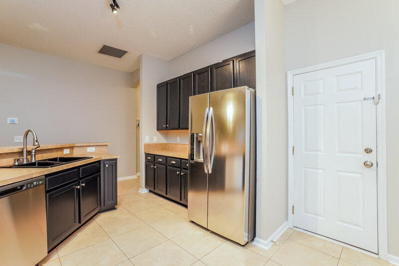 1,900/Mo, 2824 Cross Creek Dr Green Cove Springs, FL 32043 Kitchen View 2