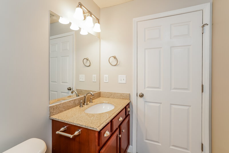 1,900/Mo, 2824 Cross Creek Dr Green Cove Springs, FL 32043 Bathroom View