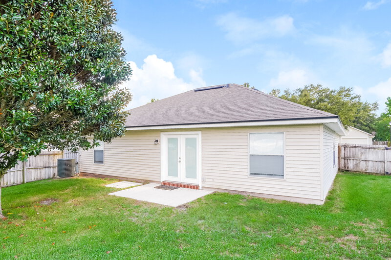 1,900/Mo, 2824 Cross Creek Dr Green Cove Springs, FL 32043 Rear View