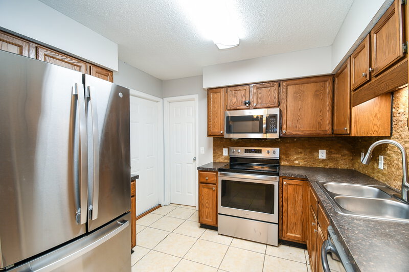 1,720/Mo, 1804 Sherwood Dr Middleburg, FL 32068 Kitchen View 2