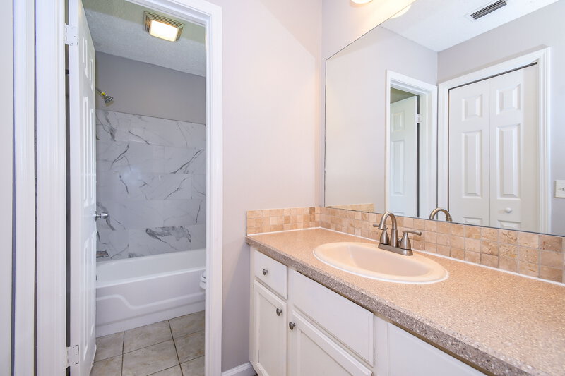 1,720/Mo, 1804 Sherwood Dr Middleburg, FL 32068 Main Bathroom View 3