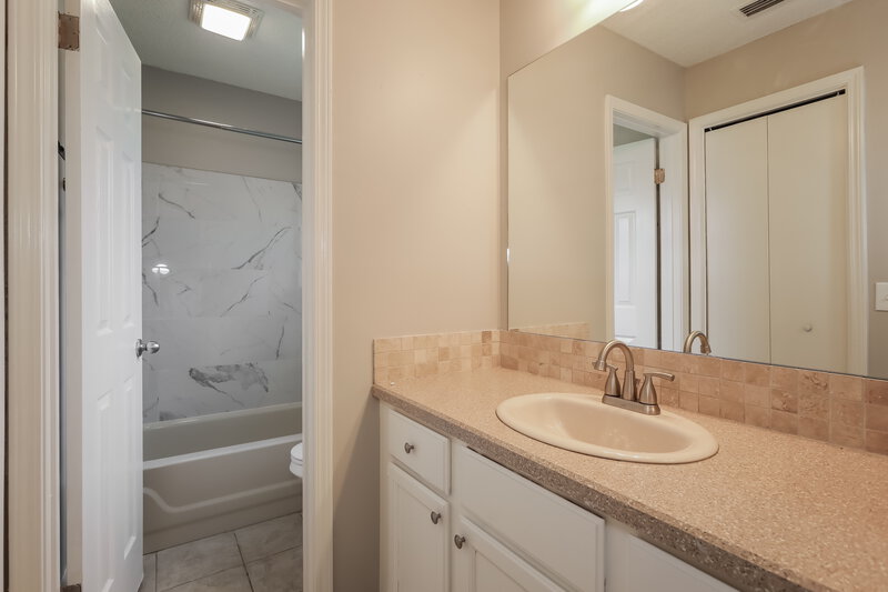 2,330/Mo, 1804 Sherwood Dr Middleburg, FL 32068 Main Bathroom View