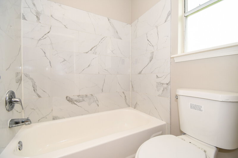 1,720/Mo, 1804 Sherwood Dr Middleburg, FL 32068 Main Bathroom View 4