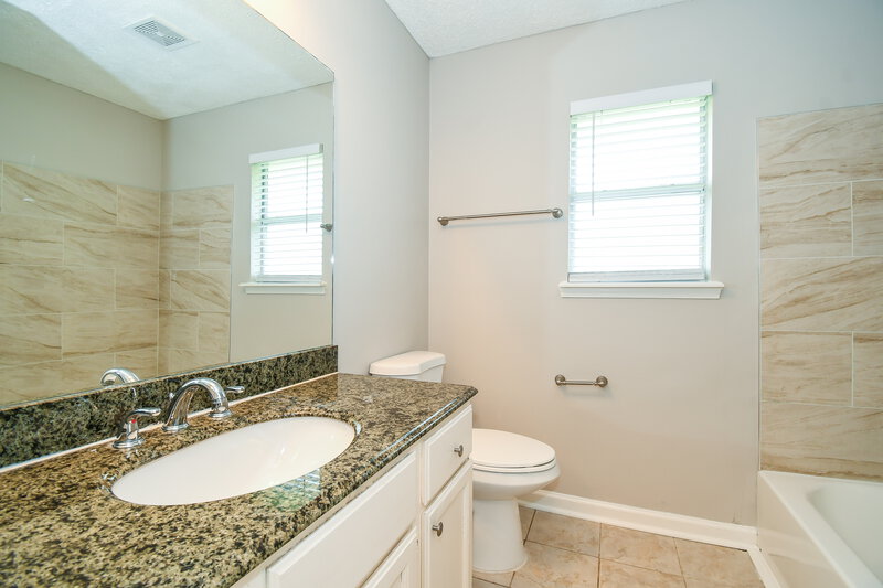 1,720/Mo, 1804 Sherwood Dr Middleburg, FL 32068 Bathroom View