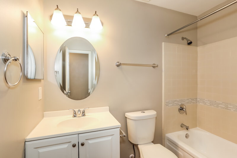 2,050/Mo, 820 Century 21 Dr Jacksonville, FL 32216 Bathroom View