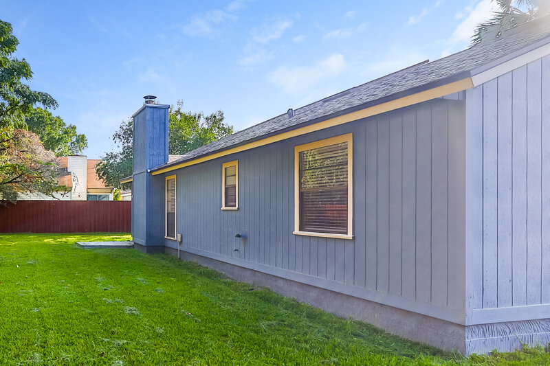 2,050/Mo, 820 Century 21 Dr Jacksonville, FL 32216 Rear View