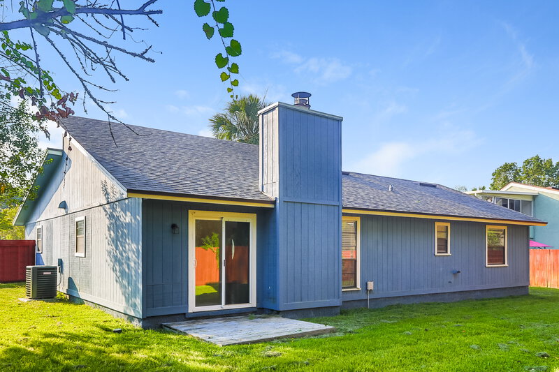 2,050/Mo, 820 Century 21 Dr Jacksonville, FL 32216 Rear View 2