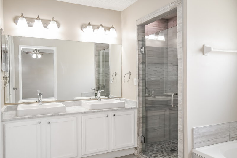 2,145/Mo, 2923 Golden Pond Blvd Orange Park, FL 32073 Main Bathroom View