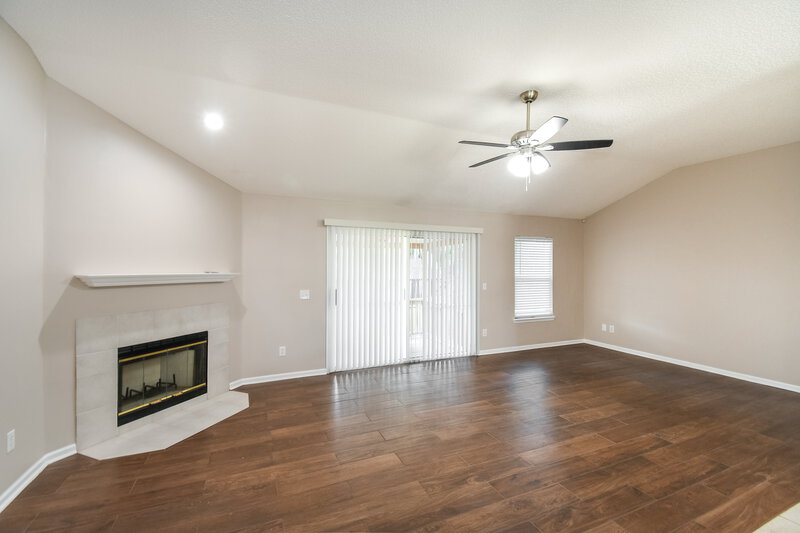 2,075/Mo, 6119 Winding Bridge Dr Jacksonville, FL 32277 Living Room View