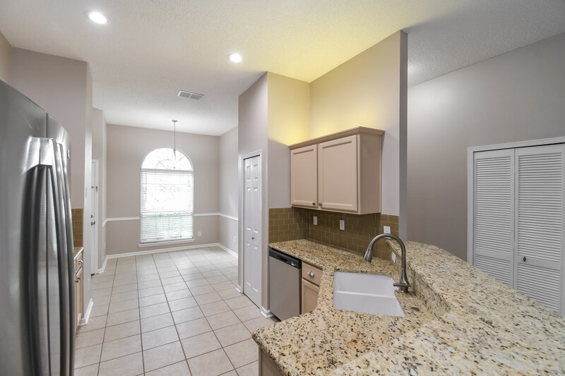 2,075/Mo, 6119 Winding Bridge Dr Jacksonville, FL 32277 Kitchen View