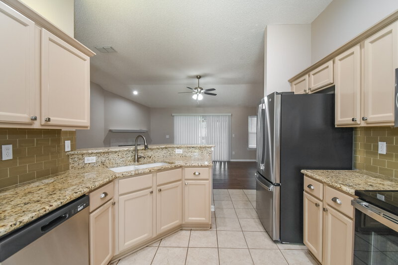 2,075/Mo, 6119 Winding Bridge Dr Jacksonville, FL 32277 Kitchen View 2