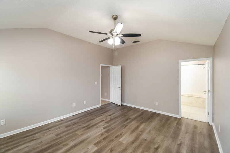 2,075/Mo, 6119 Winding Bridge Dr Jacksonville, FL 32277 Main Bedroom View