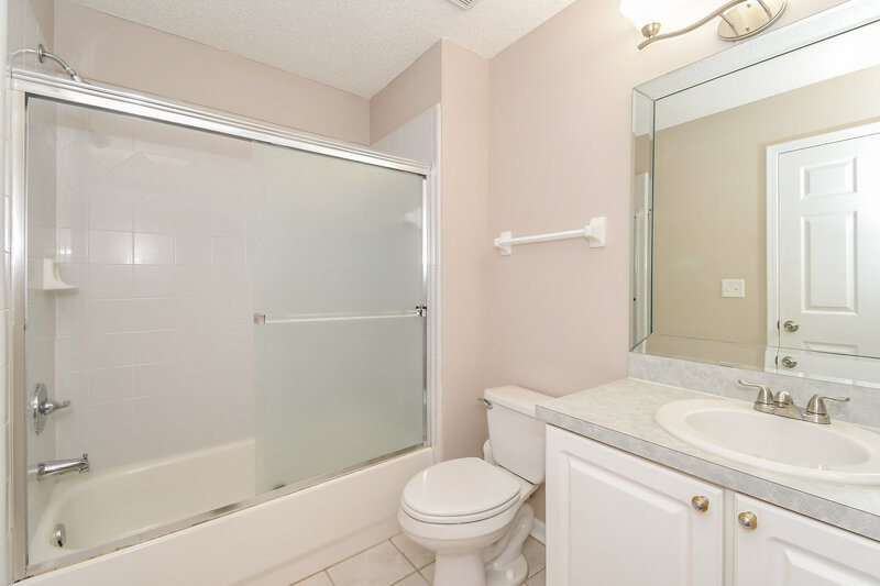 2,075/Mo, 6119 Winding Bridge Dr Jacksonville, FL 32277 Bathroom View