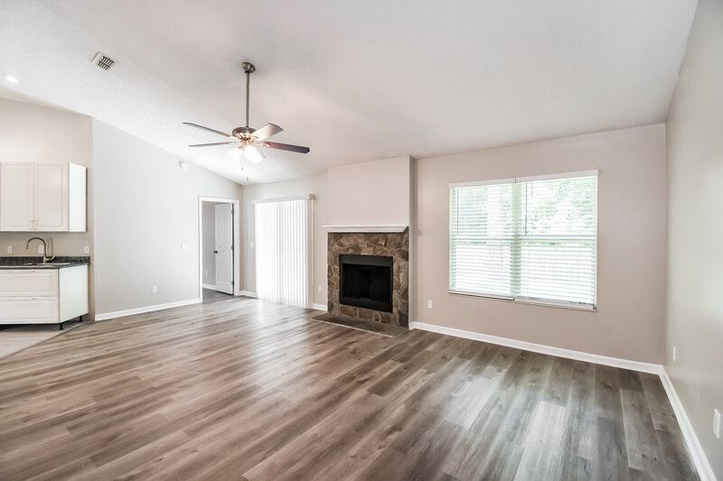 3,010/Mo, 465 Oldfield Dr Orange Park, FL 32003 Living Room View