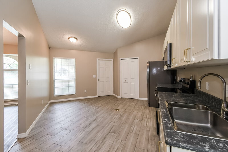 3,010/Mo, 465 Oldfield Dr Orange Park, FL 32003 Kitchen View