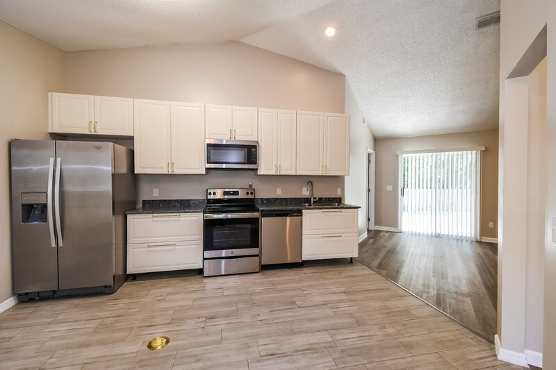 3,010/Mo, 465 Oldfield Dr Orange Park, FL 32003 Kitchen Area View