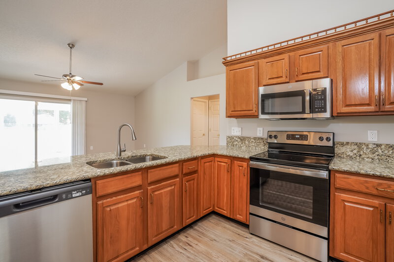 2,045/Mo, 2731 Creek Ridge Dr Green Cove Springs, FL 32043 Kitchen View 2