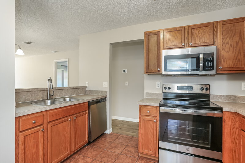 2,650/Mo, 7910 Cherry Blossom Dr S Jacksonville, FL 32216 Misc View 5
