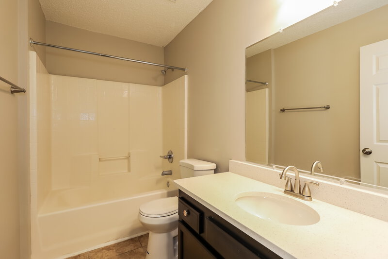 1,890/Mo, 2061 Frogmore Dr Middleburg, FL 32068 Bathroom View