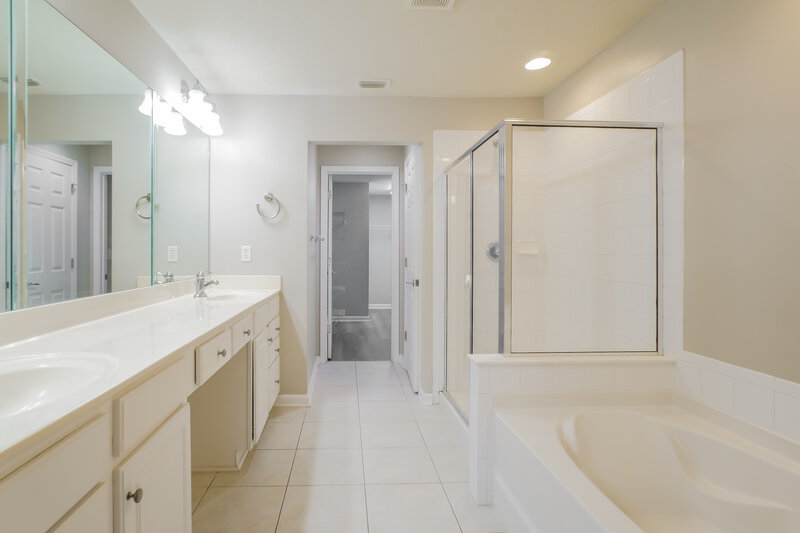 2,040/Mo, 6499 White Flower Ct Jacksonville, FL 32258 Main Bathroom View
