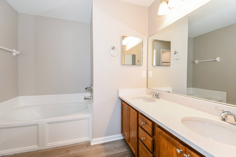 2,140/Mo, 3100 Havengate Dr Green Cove Springs, FL 32043 Main Bathroom View
