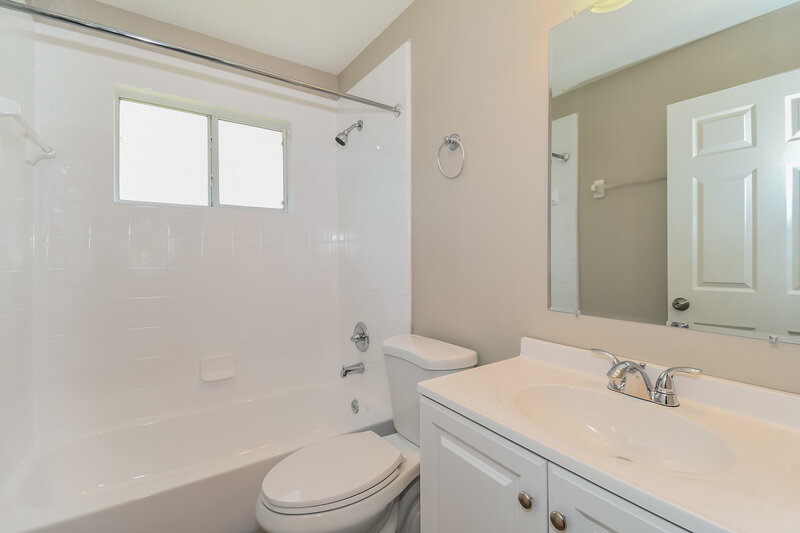 2,140/Mo, 3100 Havengate Dr Green Cove Springs, FL 32043 Bathroom View