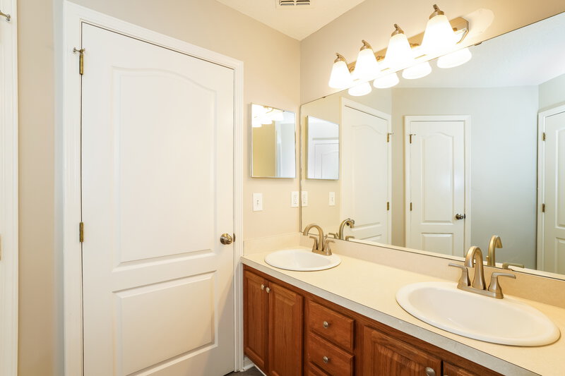 2,125/Mo, 1738 Loch Leven Ct Orange Park, FL 32065 Main Bathroom View