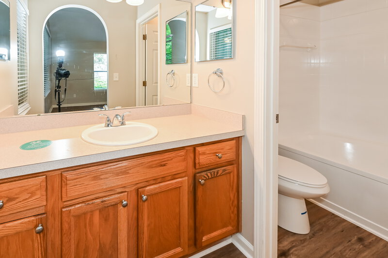 2,065/Mo, 1271 Brookwood Bluff Rd E Jacksonville, FL 32225 Main Bathroom View