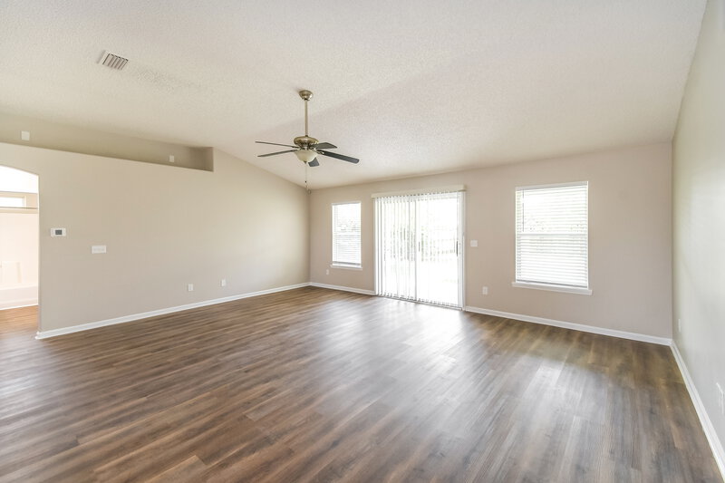 2,190/Mo, 6888 Kettle Creek Dr Jacksonville, FL 32222 Living Room View