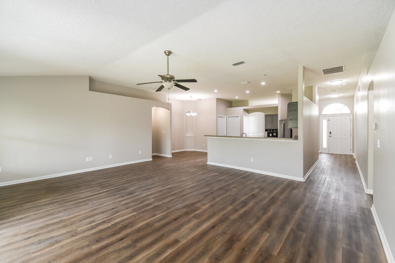 2,190/Mo, 6888 Kettle Creek Dr Jacksonville, FL 32222 Living Room View 2