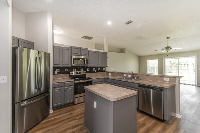 2,190/Mo, 6888 Kettle Creek Dr Jacksonville, FL 32222 Kitchen View 2