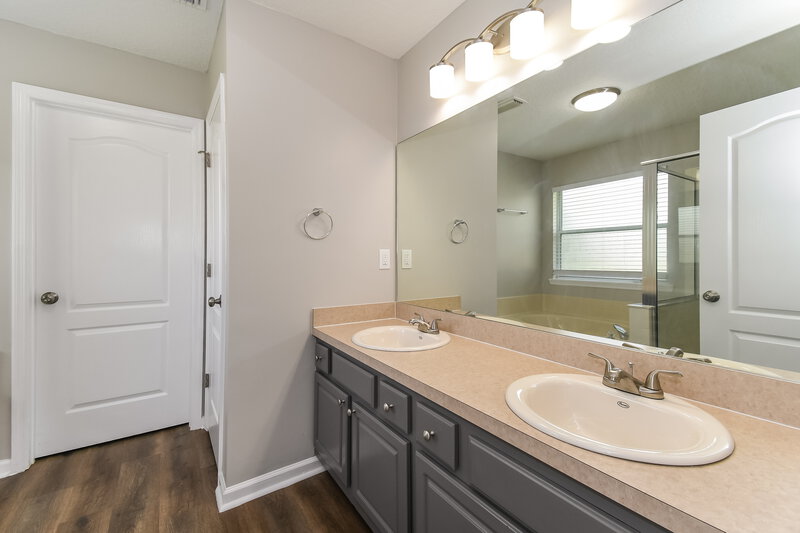 2,190/Mo, 6888 Kettle Creek Dr Jacksonville, FL 32222 Main Bathroom View