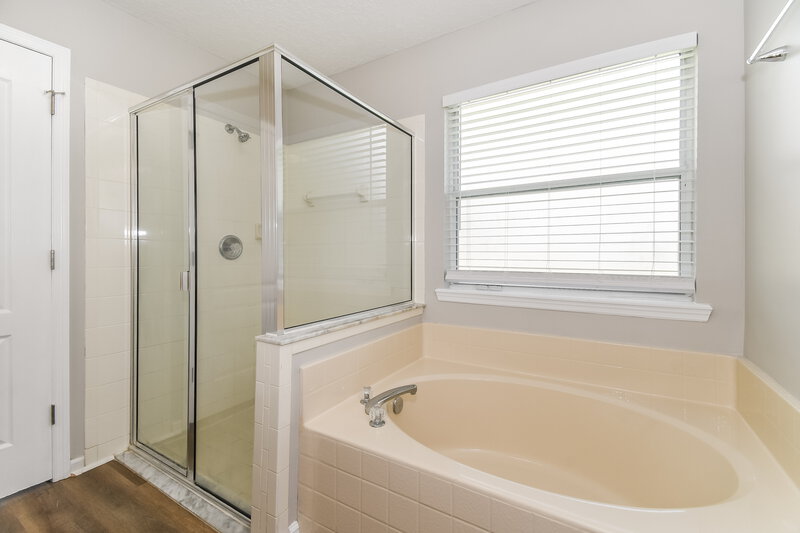 2,190/Mo, 6888 Kettle Creek Dr Jacksonville, FL 32222 Main Bathroom View 2